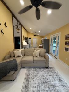 Khu vực ghế ngồi tại The Cottage by Ravens Keep