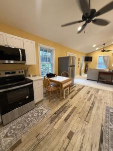 Nhà bếp/bếp nhỏ tại The Cottage by Ravens Keep +5 ảnh