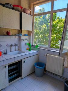 Kuchyň nebo kuchyňský kout v ubytování Men's Hostel in Fatih Istanbul