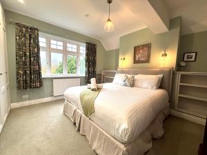 a bedroom with a large bed and a window at Spacious 4-Bed Home - Oswestry - Families & Groups in Oswestry