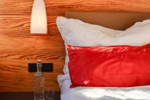 Postel nebo postele na pokoji v ubytování Berghaus Stuben Arlberg mit Sauna Panoramablick und Nähe zur Piste