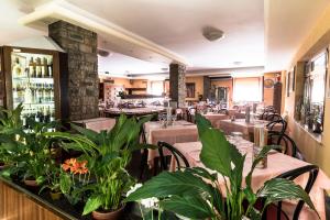 Restaurace v ubytování Camere R 75 + 37 fotografií