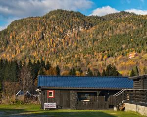 Vestre GausdalにあるRingen Campingの山を背景にした納屋 +18枚の写真