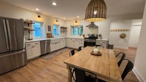 Photo de la galerie de l'établissement Towering Oaks Cottage, à Union Pier