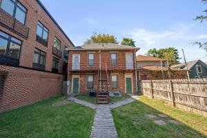 Bygningen som feriehuset ligger i + 42 billeder