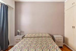 a bedroom with two beds and two night stands at Moderno departamento en Cañitas in Buenos Aires