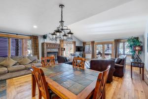 Posezení v ubytování Mainridge D by Ski Country Resorts