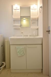 a white bathroom with a sink and a mirror at Kapalua East-Kapalua West - Vacation STAY 20388 in Tokyo