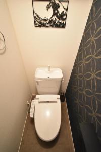 a white toilet in a bathroom with a picture on the wall at Kapalua East-Kapalua West - Vacation STAY 20388 in Tokyo