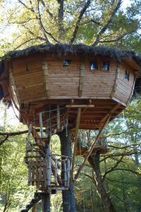 a tree house in a tree at Les Cabanes De Pyrene in Cazarilh