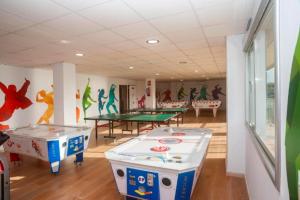two ping pong tables in a room with ping pong tables at Lujoso Golden Sunset in Oropesa del Mar