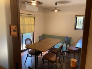 a dining room with a table and chairs at ASUBIYADO - Vacation STAY 59256v in Ushuku