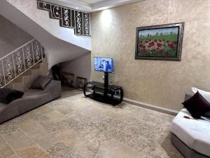 Posezení v ubytování Spacious Villa with Private Pool