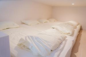 En eller flere senge i et værelse på Greenfield - Vacation STAY 20425