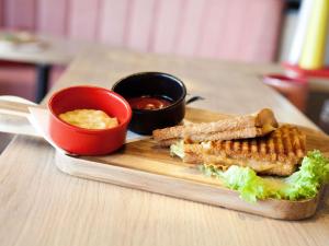 Mâncare la sau în apropiere de acest hotel