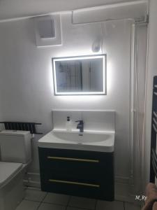 Koupelna v ubytování Porcupine Cave + 22 fotografií