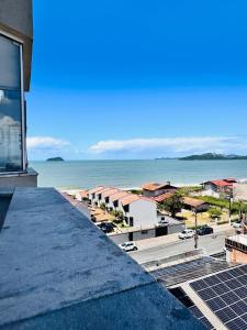 a view of the ocean from a balcony of a building at Apartamento Balneário Picarras vista mar, centro in Piçarras