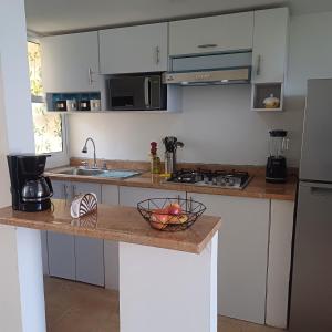 Η κουζίνα ή μικρή κουζίνα στο Tan cerca del mar!