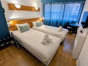 グルノーブルにあるgreet hotel Grenoble Centre Gareの小さな部屋 ベッド2台 デスク付 +66枚の写真