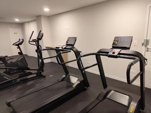 a gym with three tread machines in a room at Max Jardim São Paulo - Studios por temporada in Sao Paulo +119 photos