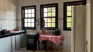 a kitchen with a table with a red and white table cloth at Casa do Guia - Casa compartilhada in Ouro Preto