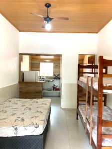 Ένα ή περισσότερα κρεβάτια σε δωμάτιο στο Casa Temporada Damata