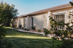 an old stone building with a grass yard at Sainte Raphine in Fargues-Saint-Hilaire