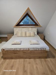 Ένα ή περισσότερα κρεβάτια σε δωμάτιο στο Haberowa Ostoja