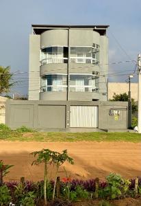 El edificio en el que está el departamento