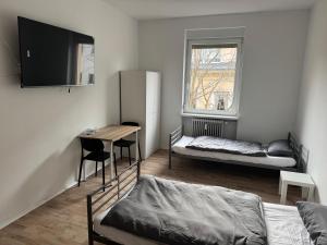 a room with a bed and a table and a desk at Wohnquartier GbR in Worms