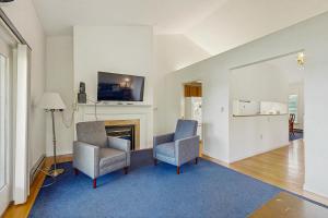 TV a/nebo společenská místnost v ubytování Birch Tree Lane - Unit 311