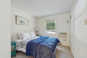 Postel nebo postele na pokoji v ubytování Birch Tree Lane - Unit 311