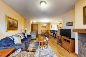 a living room with a couch and a tv at Oro Grande 216 in Keystone