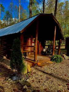 a log cabin with a gambrel roof at The Raven in Cosby