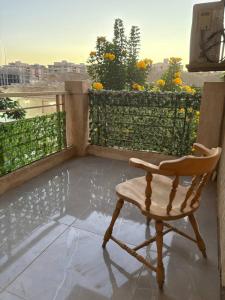 Uma varanda ou terraço em Quiet & Fully Equipped Private Room, New Cairo