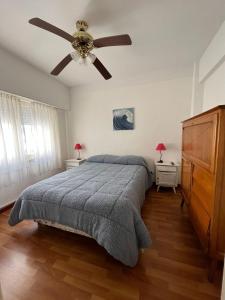 a bedroom with a bed and a ceiling fan at DEPARTAMENTO MIRAMAR in Miramar