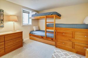a bedroom with two bunk beds and a desk at Lodge Condo 26 in Stowe +28 photos