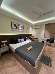 a bedroom with a large bed in a room at Elite Stay near Expo Mart Delta 1 metro in Greater Noida