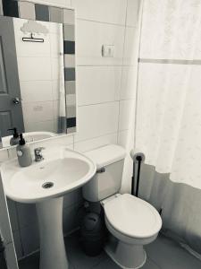 Ένα μπάνιο στο casa completa espaciosa y comoda