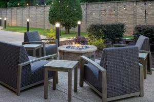 a group of chairs and a table with candles on it at Courtyard Texarkana in Texarkana - Texas
