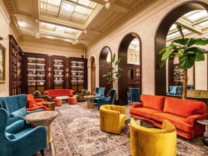 Posezení v ubytování The Municipal Hotel Liverpool - MGallery