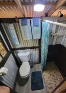 Ένα μπάνιο στο Gecko Hideaway Jungle Getaway