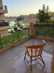Uma varanda ou terraço em Quiet & Fully Equipped Private Room, New Cairo