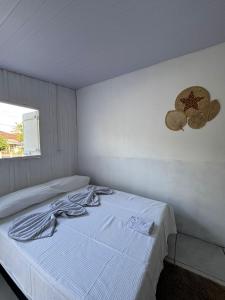 Ένα ή περισσότερα κρεβάτια σε δωμάτιο στο Suítes Simples Casa Madeira - Blumenau +31 φωτογραφίες