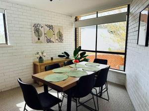 a dining room with a table and chairs at Young unit1 Water Views in Nagambie
