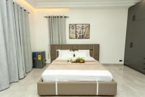 KwabenyaにあるWelcome To Grand Centralのギャラリーの写真