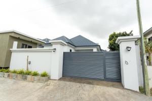 KwabenyaにあるWelcome To Grand Centralのギャラリーの写真