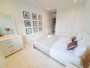 Ένα ή περισσότερα κρεβάτια σε δωμάτιο στο Luxury and comfort La Marsa Beach