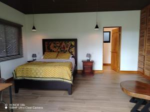 Katil atau katil-katil dalam bilik di Hacienda las colinas +44 gambar