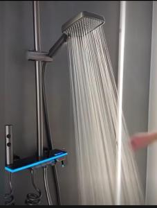 Ένα μπάνιο στο Borj rayhan 2